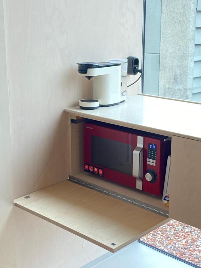 Tiny House Van Hoogspanning Naar Ontspanning Wirdum المظهر الخارجي الصورة