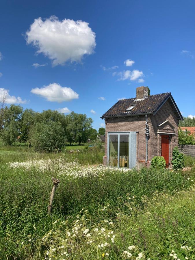 Tiny House Van Hoogspanning Naar Ontspanning Wirdum المظهر الخارجي الصورة